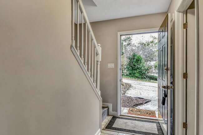 Building Photo - 1702 Twin Brooks Dr SE