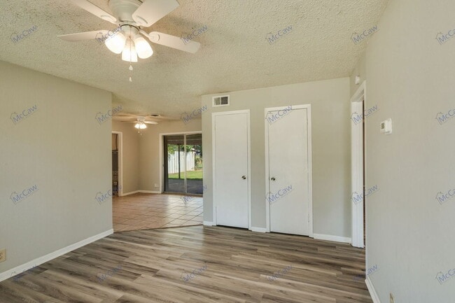 Building Photo - 5107 Parklane Dr