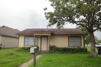 Building Photo - 806 N Avenue B