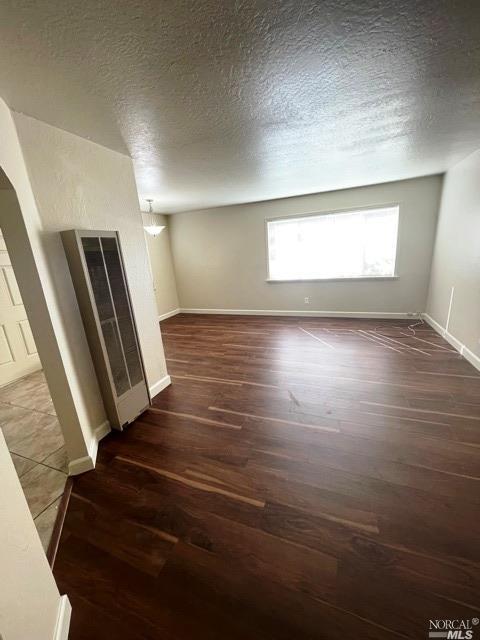 Foto del edificio - 507 E Travis Blvd