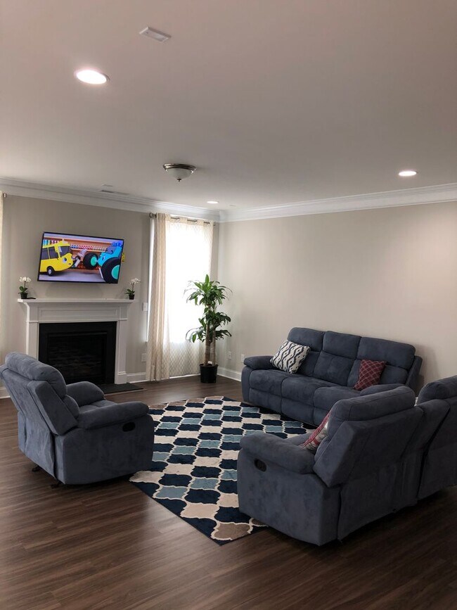 Foto del edificio - Lake Front Community 4 bed, 3 bath