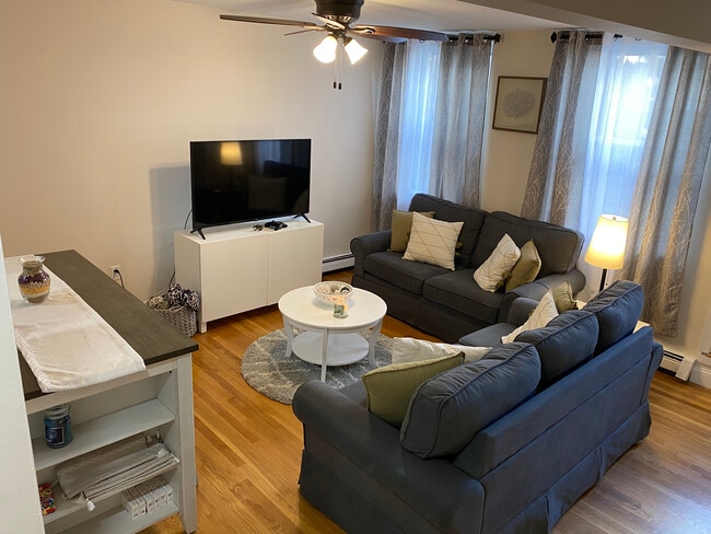 Building Photo - 470 E 3rd St