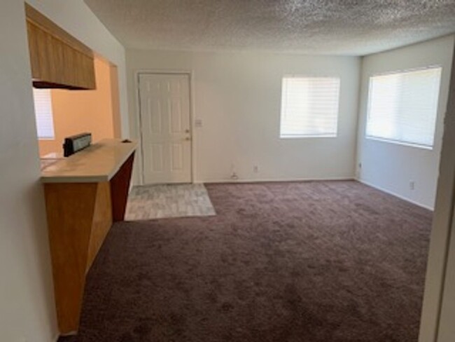 Building Photo - ST5800