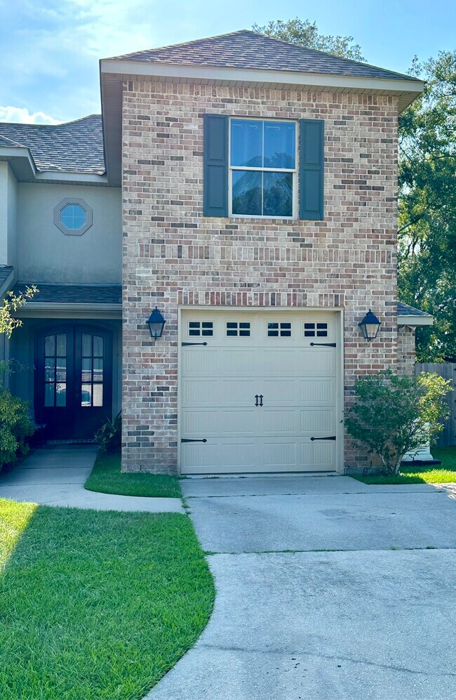Building Photo - 42351 Broad Walk Ave