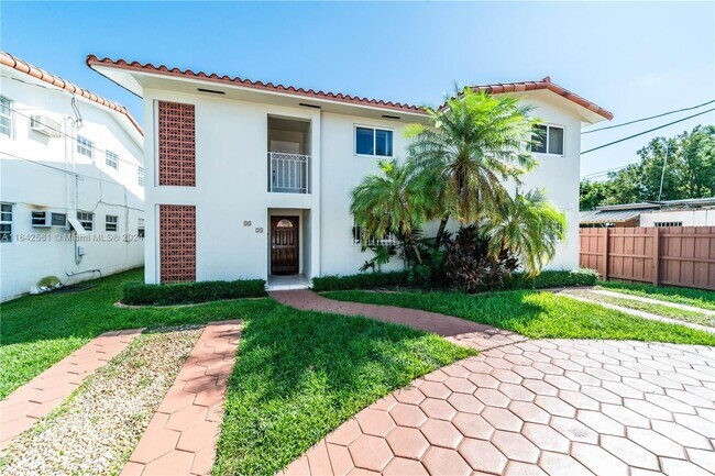 Foto del edificio - 23 NW 33rd Ave