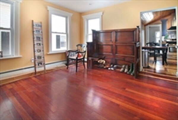Foto del edificio - 660 E 6th St
