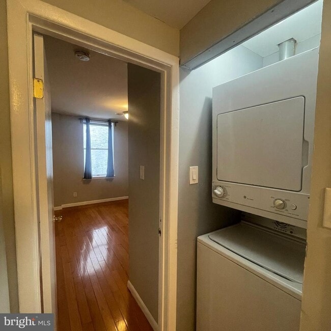 Building Photo - 764 S 4TH St