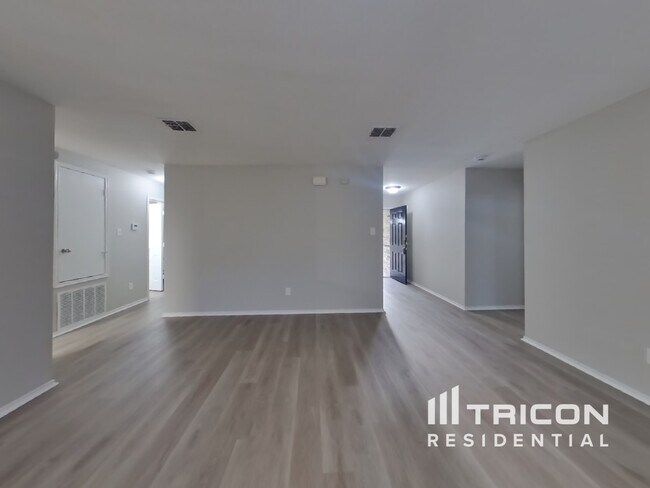 Foto del edificio - 1405 Englewood Dr