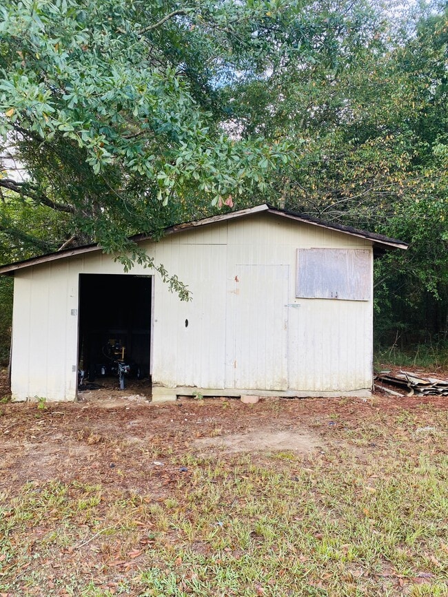 Building Photo - 24 County Road 6105