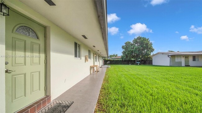 Building Photo - 592 NE 150th St