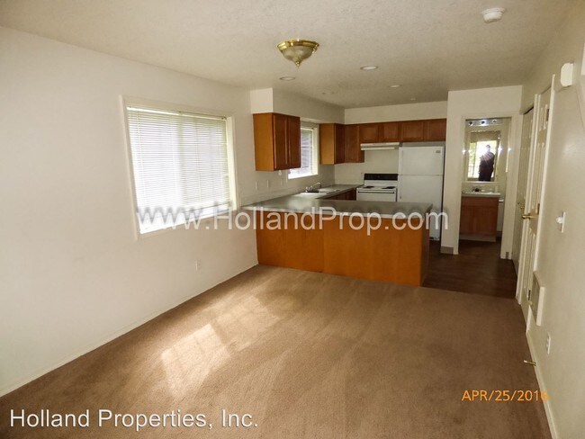 Building Photo - 12445 SE Whitcomb Dr