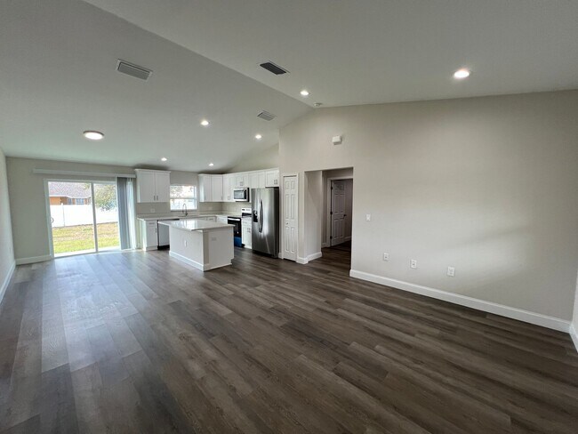 Foto del edificio - Lovely 3 Bedroom, 2 Bathroom Home in Ocala!!!