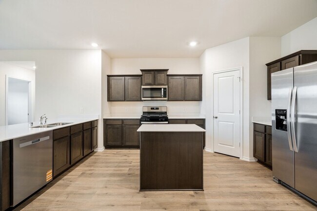 Building Photo - 1324 Stuarts Frst Dr