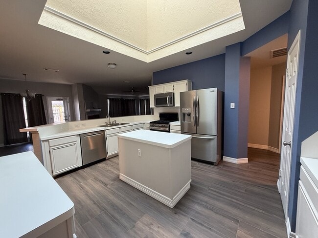 Building Photo - 15414 Hillside Park Way