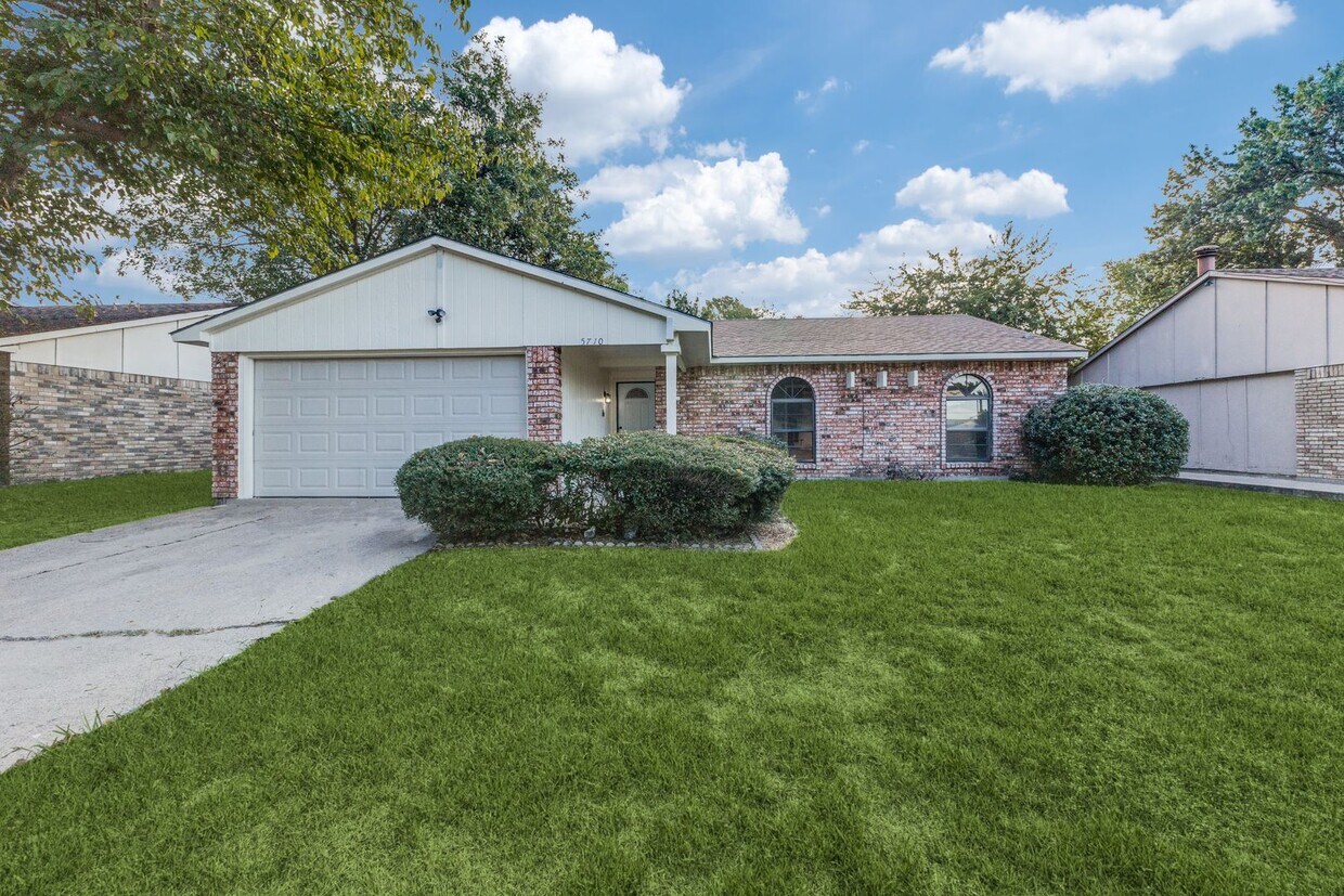 Primary Photo - 5710 Ridgecove Dr