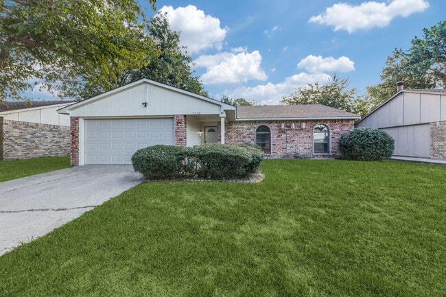 Building Photo - 5710 Ridgecove Dr