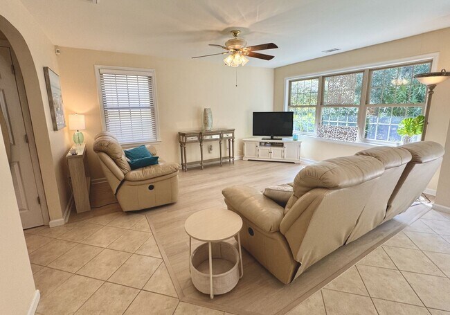 Foto del edificio - Fully Furnished Coastal Home in Gated Allenwood Community | Steps from Pool, Minutes from Schools...