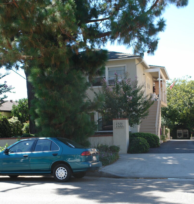 2320 Mira Vista Ave, La CrescentaMontrose, CA 91020 Apartments in La