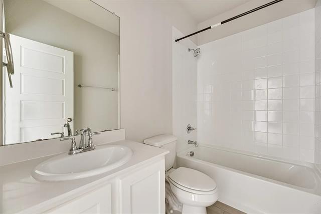 Building Photo - 5913 Hopkins Dr