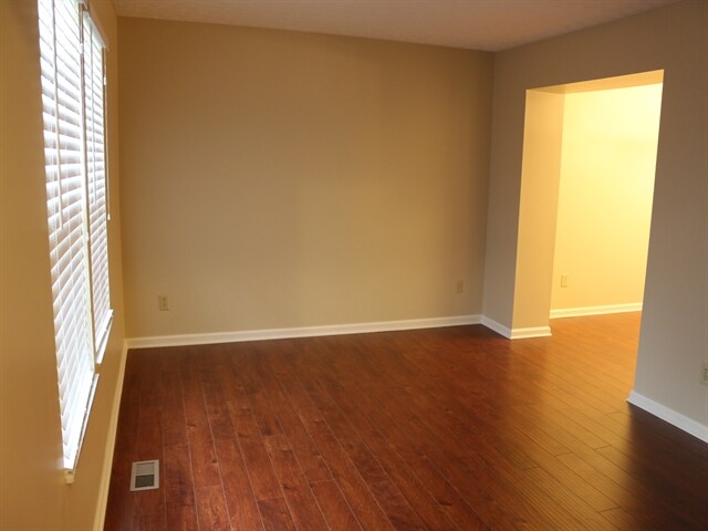Building Photo - 8612 Oak Creek Dr