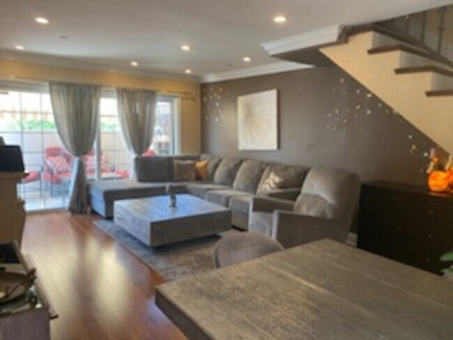 Foto del edificio - 620 W Doran St
