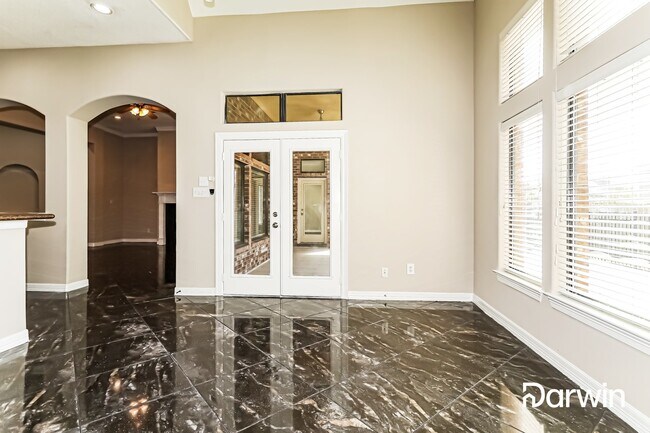 Building Photo - 5254 Lakeshore Dr