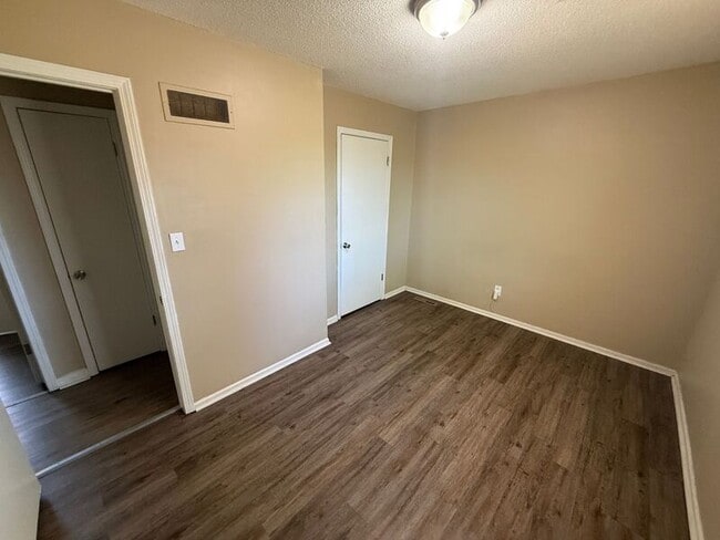 Foto del edificio - 7726 E 103rd Terrace