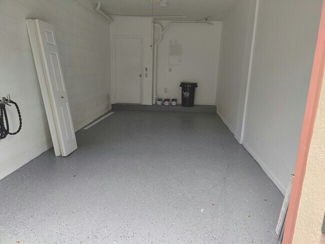 Foto del edificio - 2474 Centergate Dr