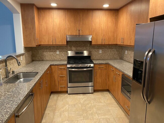 Building Photo - Immaculate 2 Bedroom 2 Bath Santa Clara Lu...