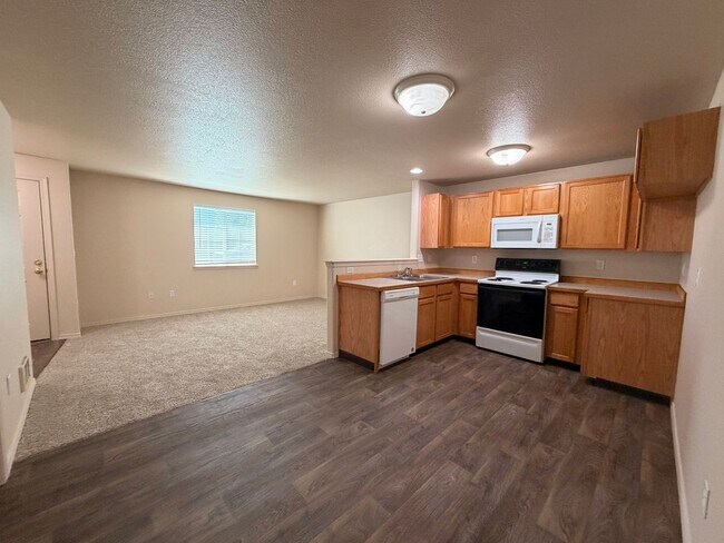 Foto del edificio - 2561 NW Cedar Ave