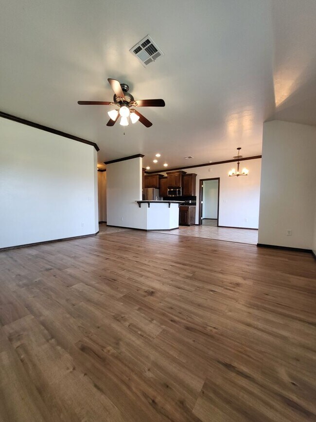 Building Photo - (3) Bed/(2) Bath in Moore Avail NOW!