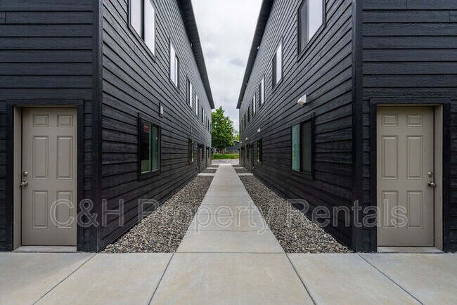 Building Photo - 218 Reda Ln