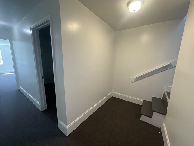 Foto del edificio - 613 W Mason Ave