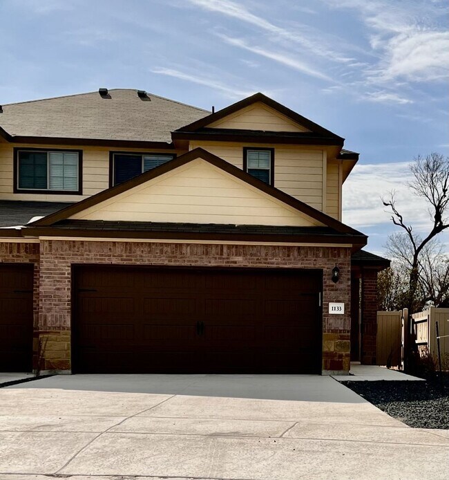 11331135 Renee Way, Seguin, TX 78155 Townhome Rentals in Seguin TX