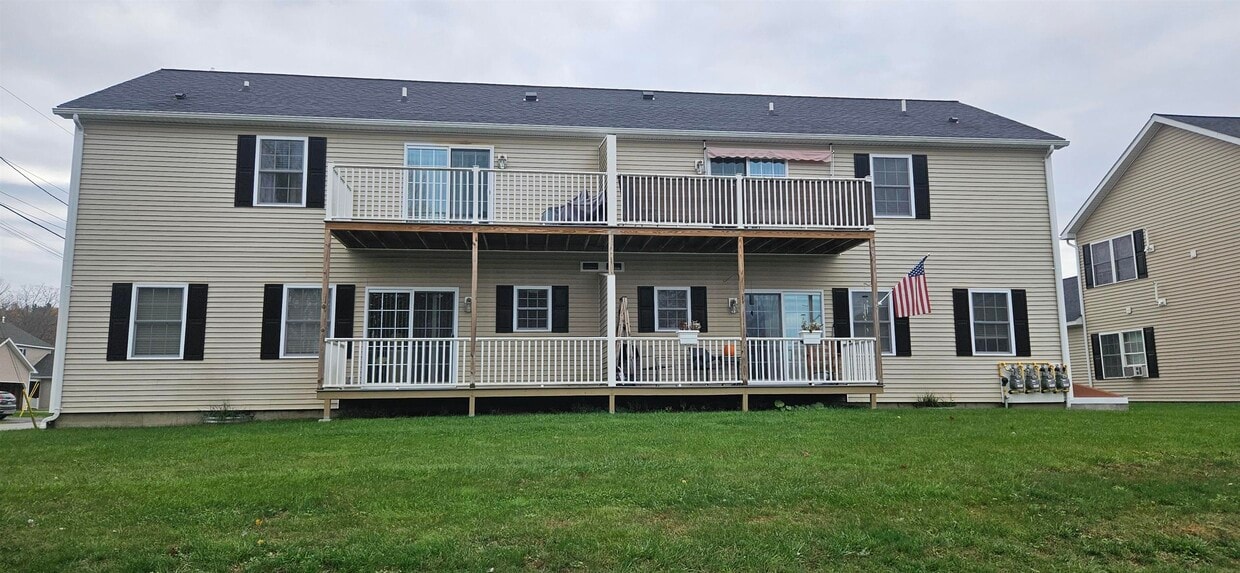 Building Photo - 10 Olivia Dr