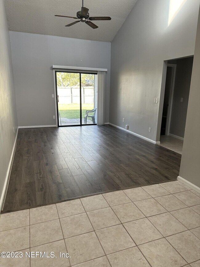 Building Photo - 2424 N Seabury Pl