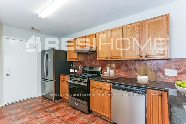 Foto del edificio - 4906 Drew Forest Ln