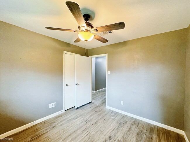 Building Photo - 3 br, 2 bath House - 5602 Hialeah Dr