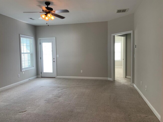 Foto del edificio - 3408 Sweet Clover Ln