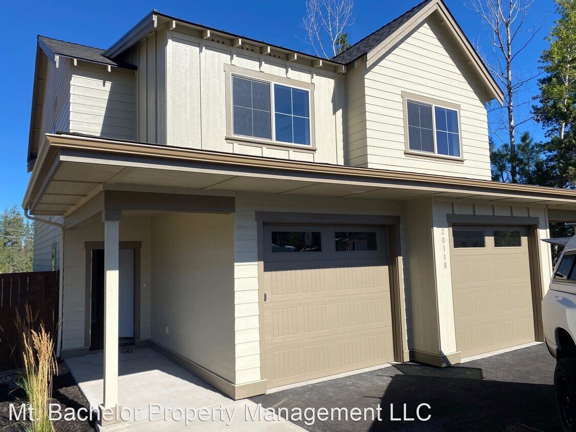 2 br, 2.5 bath House 20130 flowing water... House for Rent in Bend