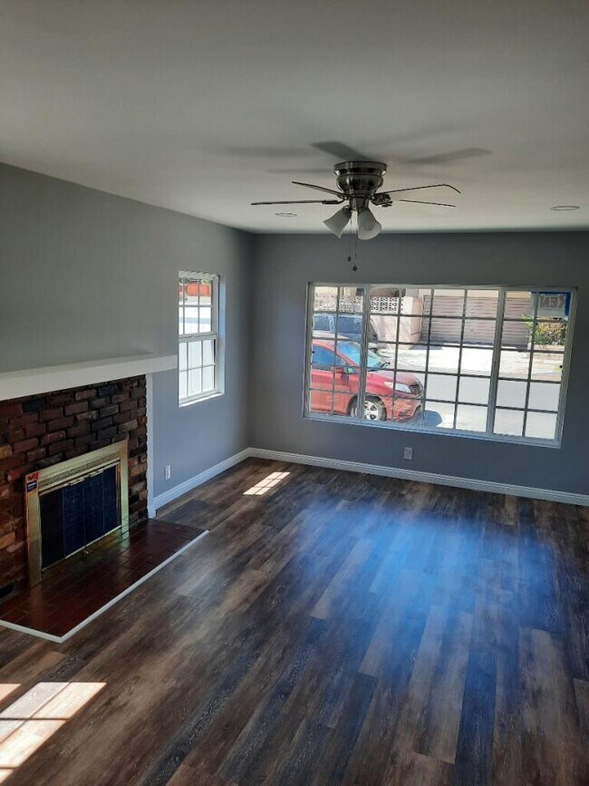 Foto del edificio - 5659 Willowcrest Ave