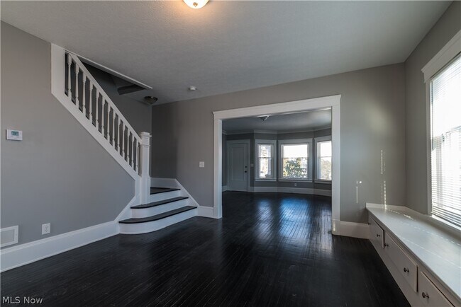 Building Photo - 2970 Edgehill Rd