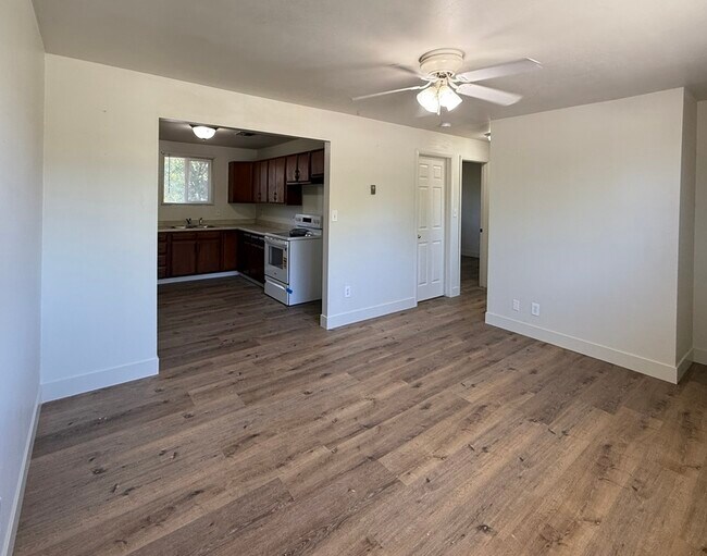 Building Photo - 285 N 300 W