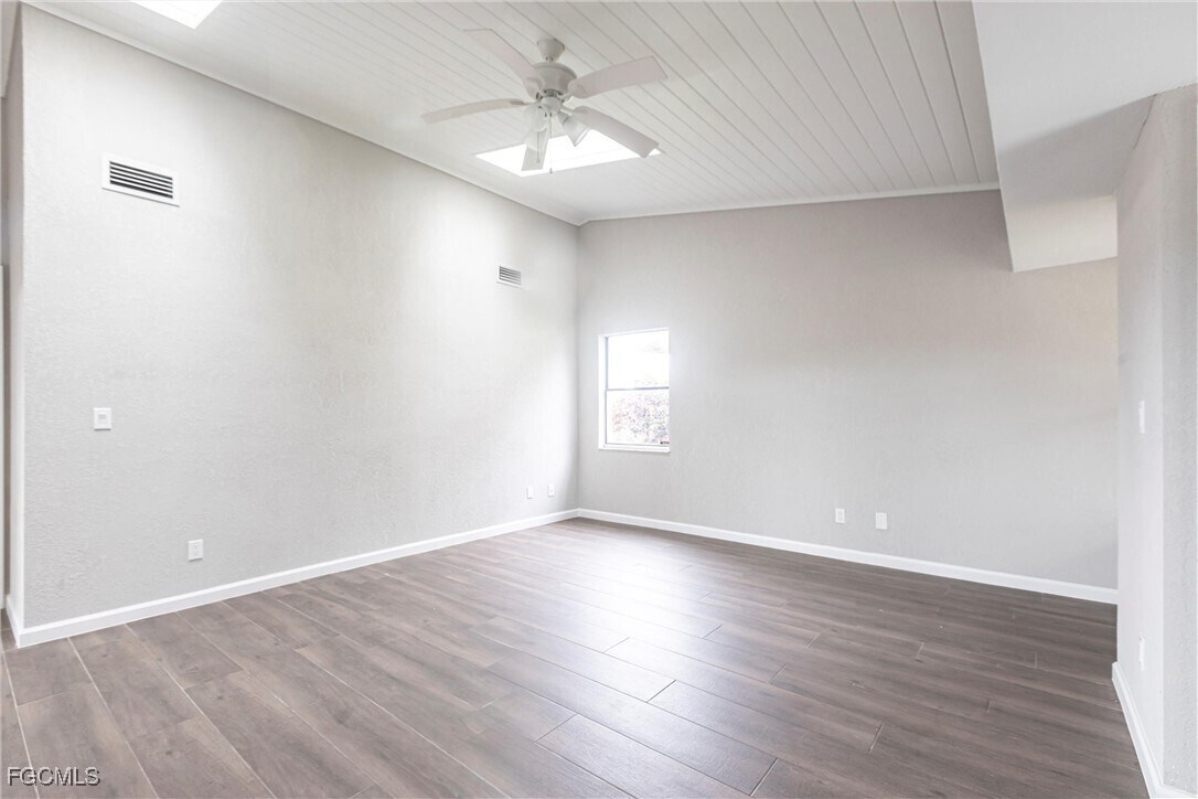 Foto del edificio - 16737 Pheasant Ct