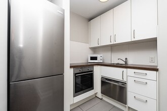 Building Photo - 54 Maitland St