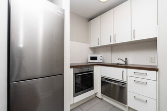 Building Photo - 54 Maitland St