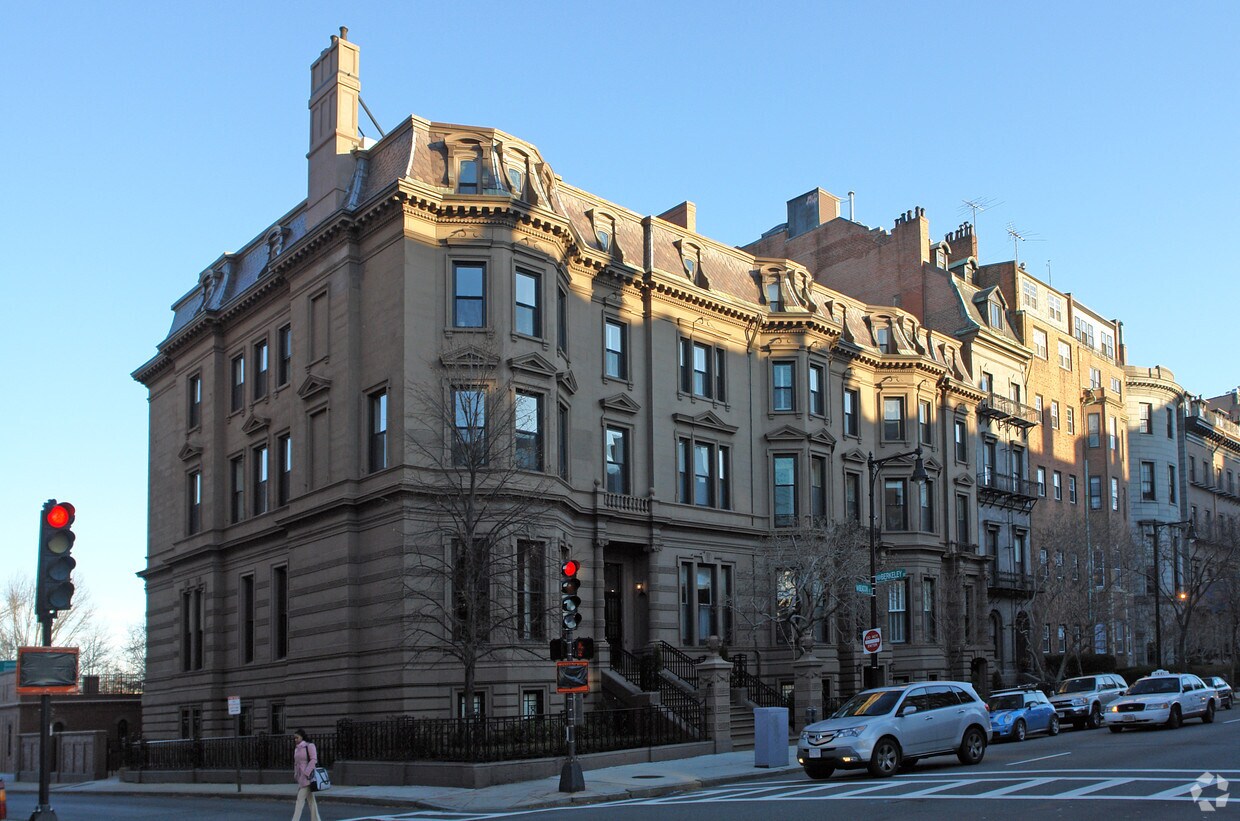 Primary Photo - 126-130 Beacon St
