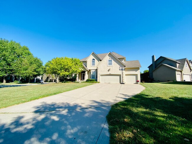 Building Photo - {8514}  Village of Kensington + Finished B...