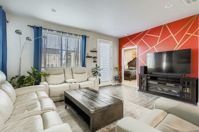 Building Photo - 8990 Birch Run Dr