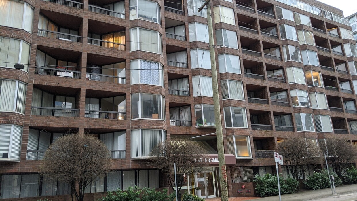 Primary Photo - 950 Drake St